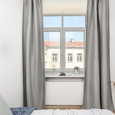 Spacious Centre With Parking Self Check-in *